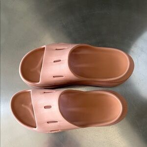 Hoka One One ORA Recovery Slide 3 Size is women's 9 mens 7